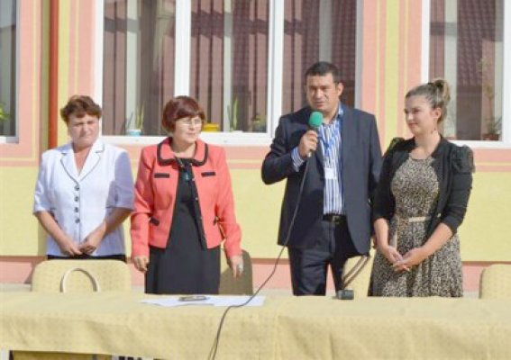 Cora a donat 1.900 de ghiozdane şcolilor din Constanţa